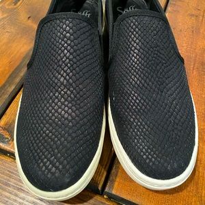 Sofft Somers Slip-Ons; size: 8.5; color: black Thai snake.